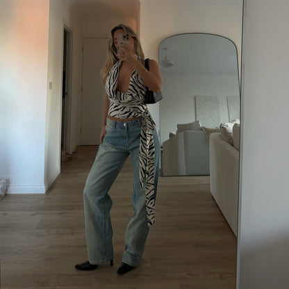 Top estilo halter com decote em V para mulheres quentes e estilosas