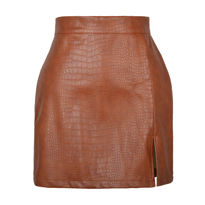 Elegante com saia de couro PU com fenda lateral
