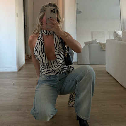 Top estilo halter com decote em V para mulheres quentes e estilosas